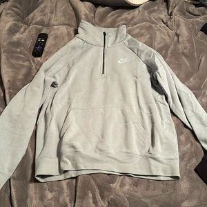 Nike quarter zip. Women’s or kids zip. Fits great and barely worn.